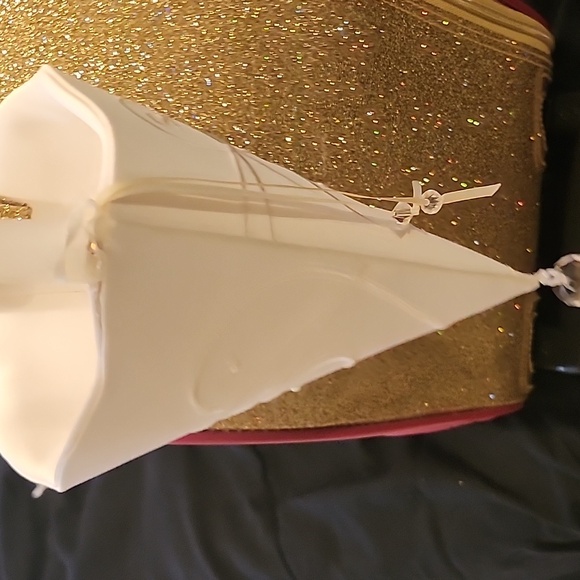 Disney Cinderella Wedding Flower Girl Basket Ivory Petal Cone And Pillow - Picture 7 of 8